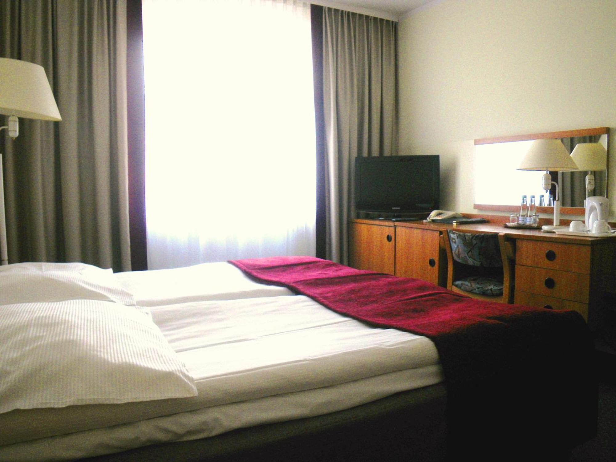 Hotel IOR Poznań Buitenkant foto