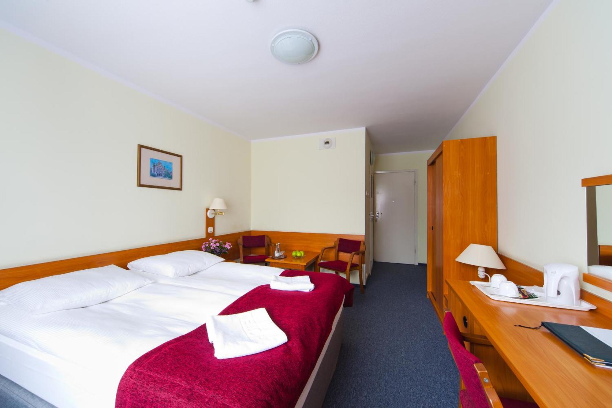 Hotel IOR Poznań Buitenkant foto